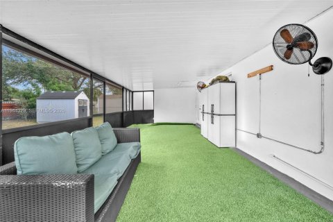 Casa en venta en Miami Gardens, Florida, 3 dormitorios, 115.76 m2 № 2002269 - foto 13