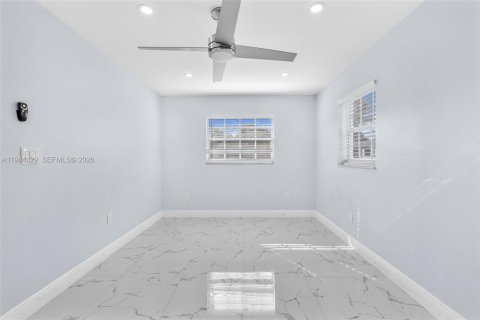 Casa en venta en Miami Gardens, Florida, 3 dormitorios, 115.76 m2 № 2002269 - foto 8