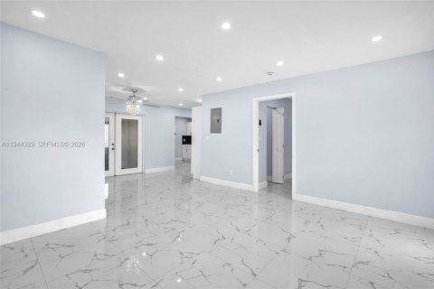 Casa en venta en Miami Gardens, Florida, 3 dormitorios, 115.76 m2 № 2002269 - foto 5