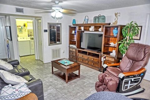 Condo in Lutz, Florida, 2 bedrooms № 2097879 - photo 3