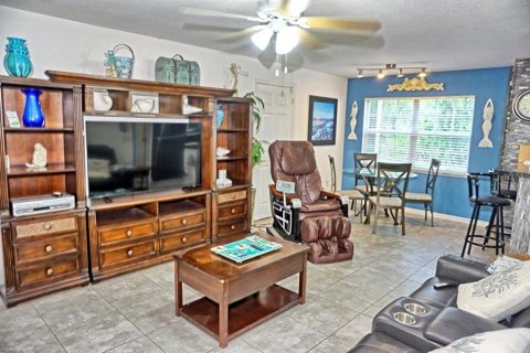 Condo in Lutz, Florida, 2 bedrooms № 2097879 - photo 7