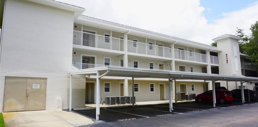 Condo in Lutz, Florida, 2 bedrooms № 2097879