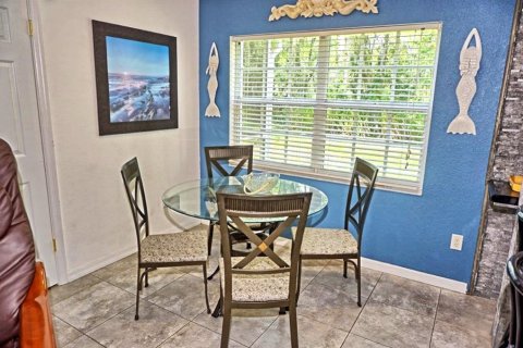 Condo in Lutz, Florida, 2 bedrooms № 2097879 - photo 9