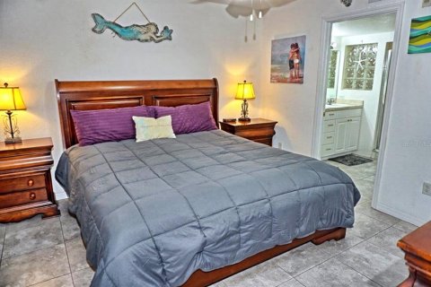 Condo in Lutz, Florida, 2 bedrooms № 2097879 - photo 15
