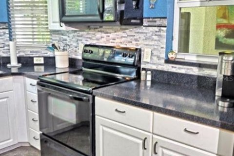 Condo in Lutz, Florida, 2 bedrooms № 2097879 - photo 12