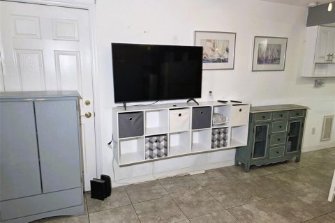 Condo in Lutz, Florida, 2 bedrooms № 2097879 - photo 28
