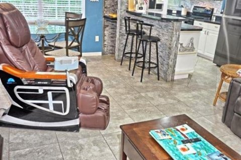 Condo in Lutz, Florida, 2 bedrooms № 2097879 - photo 5