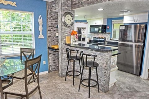 Condo in Lutz, Florida, 2 bedrooms № 2097879 - photo 11