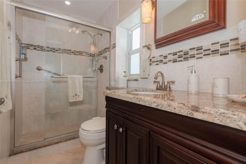 Condo in Hallandale Beach, Florida, 2 bedrooms  № 1893299 - photo 14