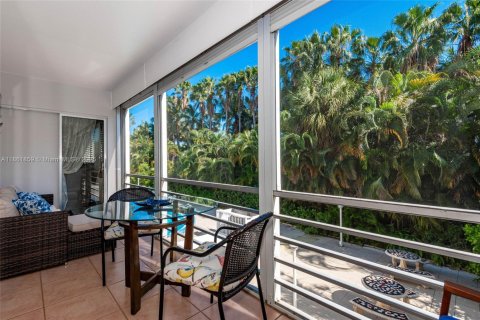 Condo in Hallandale Beach, Florida, 2 bedrooms  № 1893299 - photo 18