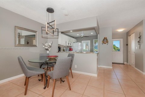 Condo in Hallandale Beach, Florida, 2 bedrooms  № 1893299 - photo 5