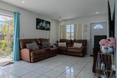 Villa ou maison à vendre à Miami, Floride: 4 chambres, 147.9 m2 № 1949804 - photo 9