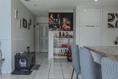 Villa ou maison à vendre à Miami, Floride: 4 chambres, 147.9 m2 № 1949804 - photo 13