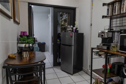 Villa ou maison à vendre à Miami, Floride: 4 chambres, 147.9 m2 № 1949804 - photo 28