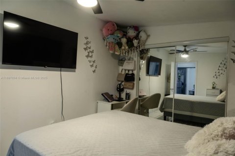 Villa ou maison à vendre à Miami, Floride: 4 chambres, 147.9 m2 № 1949804 - photo 27