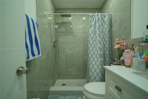 Villa ou maison à vendre à Miami, Floride: 4 chambres, 147.9 m2 № 1949804 - photo 19