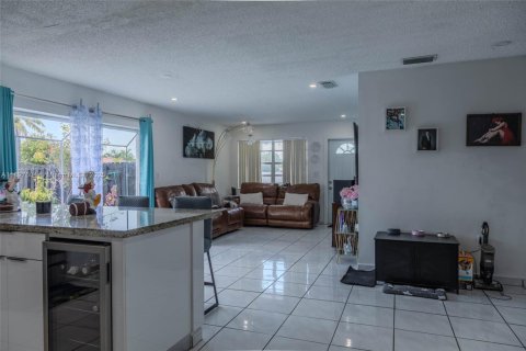 Villa ou maison à vendre à Miami, Floride: 4 chambres, 147.9 m2 № 1949804 - photo 8