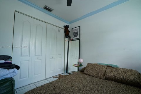 Villa ou maison à vendre à Miami, Floride: 4 chambres, 147.9 m2 № 1949804 - photo 15