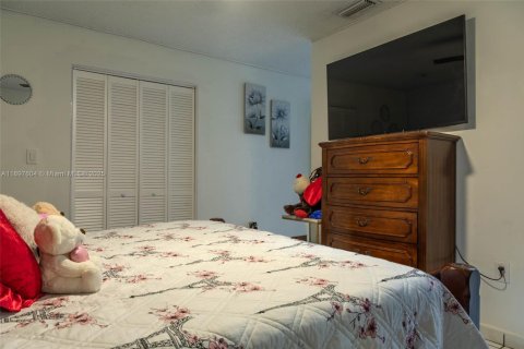 Villa ou maison à vendre à Miami, Floride: 4 chambres, 147.9 m2 № 1949804 - photo 29
