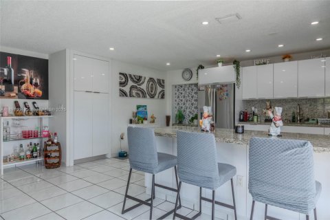 Villa ou maison à vendre à Miami, Floride: 4 chambres, 147.9 m2 № 1949804 - photo 12
