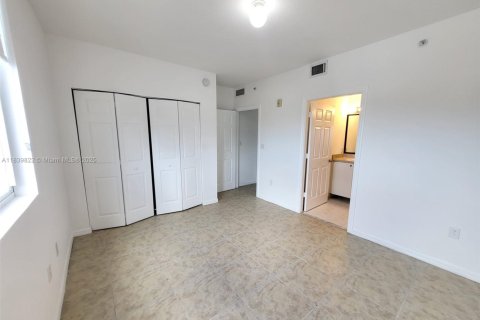 Condo in Miami, Florida, 2 bedrooms  № 1830646 - photo 11