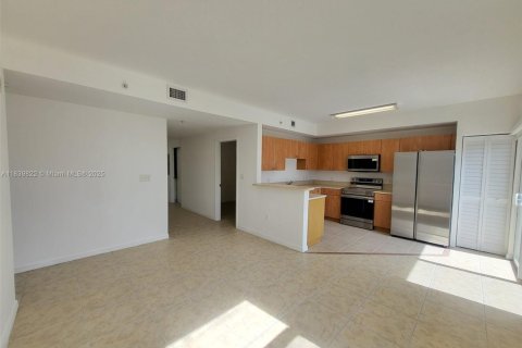 Condo in Miami, Florida, 2 bedrooms  № 1830646 - photo 3