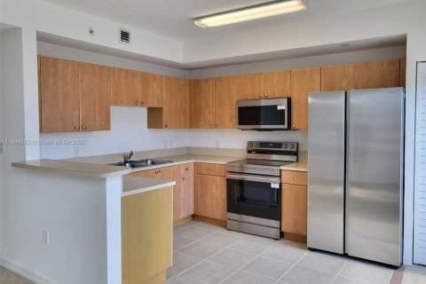 Condo in Miami, Florida, 2 bedrooms  № 1830646 - photo 1