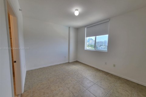 Condo in Miami, Florida, 2 bedrooms  № 1830646 - photo 12