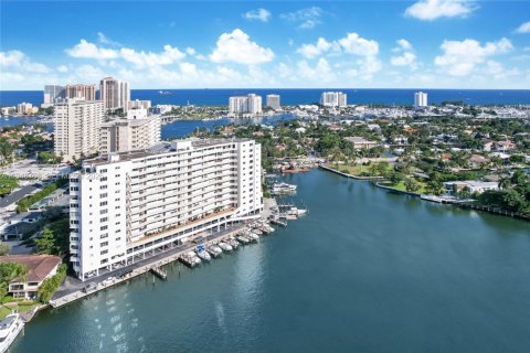 Condo in Fort Lauderdale, Florida, 2 bedrooms  № 2152997 - photo 2