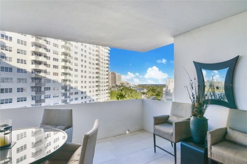 Condo in Fort Lauderdale, Florida, 2 bedrooms  № 2152997 - photo 12