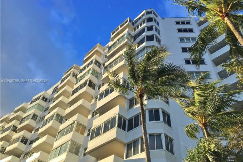 Condo in Fort Lauderdale, Florida, 2 bedrooms  № 2152997 - photo 23