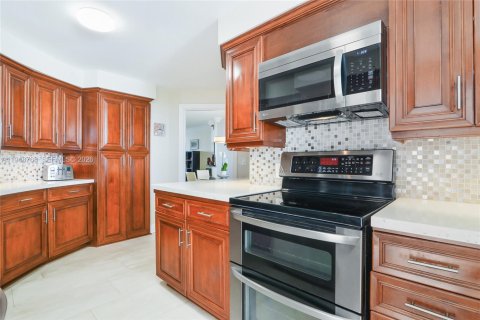 Condo in Fort Lauderdale, Florida, 2 bedrooms  № 2152997 - photo 9