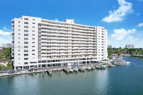 Condo in Fort Lauderdale, Florida, 2 bedrooms  № 2152997 - photo 18