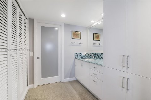 Condo in Fort Lauderdale, Florida, 2 bedrooms  № 2152997 - photo 16