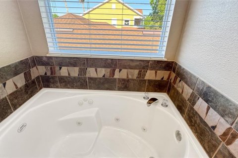 House in Four Corners, Florida 3 bedrooms, 179.49 sq.m. № 1625392 - photo 29