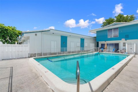 Condo in Coral Springs, Florida, 1 bedroom  № 1979113 - photo 18