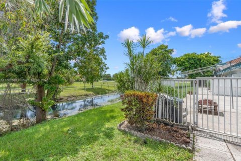 Condo in Coral Springs, Florida, 1 bedroom  № 1979113 - photo 20