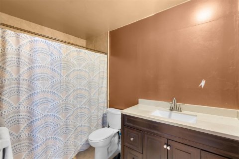 Condo in Coral Springs, Florida, 1 bedroom  № 1979113 - photo 12