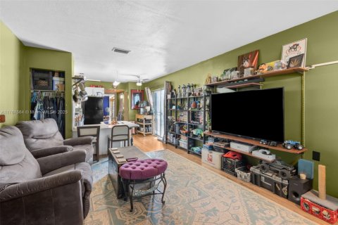 Condo in Coral Springs, Florida, 1 bedroom  № 1979113 - photo 8