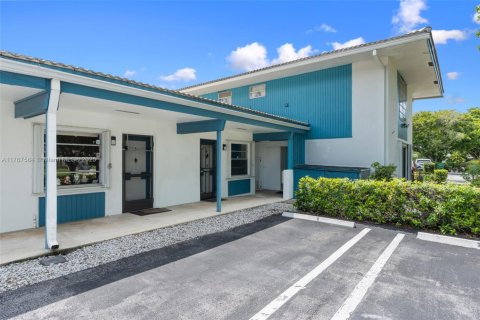 Condo in Coral Springs, Florida, 1 bedroom  № 1979113 - photo 1