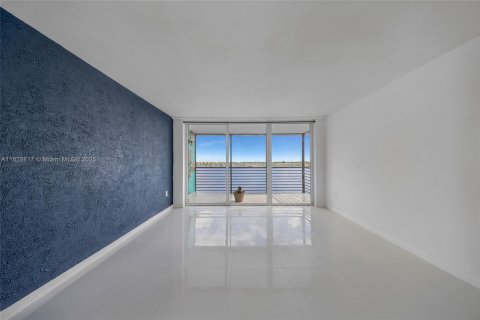 Condo in Miami, Florida, 2 bedrooms  № 1800725 - photo 6