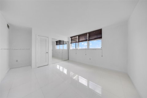 Condo in Miami, Florida, 2 bedrooms  № 1800725 - photo 22