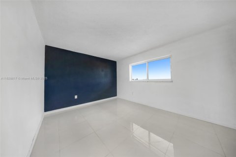 Condo in Miami, Florida, 2 bedrooms  № 1800725 - photo 30