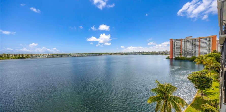 Condo in Miami, Florida, 2 bedrooms  № 1800725