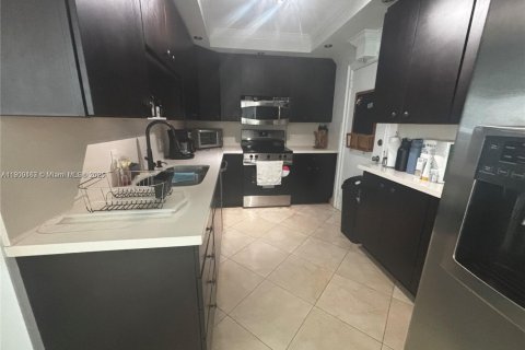 Copropriété à louer à Hollywood, Floride: 2 chambres, 109.25 m2 № 1965169 - photo 4