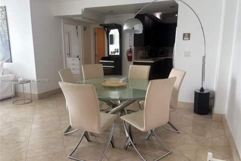 Copropriété à louer à Hollywood, Floride: 2 chambres, 109.25 m2 № 1965169 - photo 2