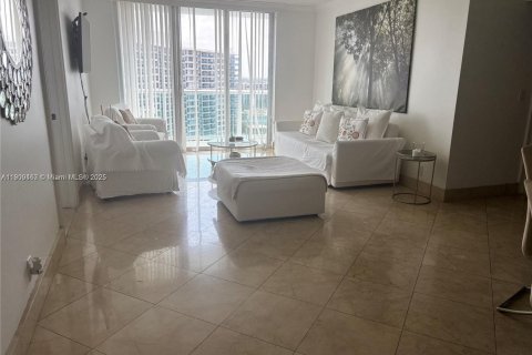 Copropriété à louer à Hollywood, Floride: 2 chambres, 109.25 m2 № 1965169 - photo 1