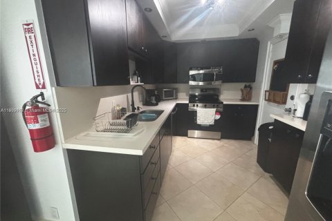 Copropriété à louer à Hollywood, Floride: 2 chambres, 109.25 m2 № 1965169 - photo 15