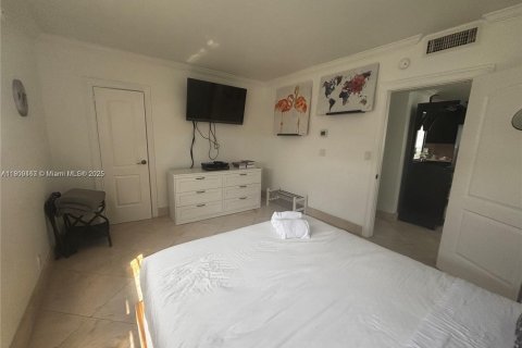 Copropriété à louer à Hollywood, Floride: 2 chambres, 109.25 m2 № 1965169 - photo 12