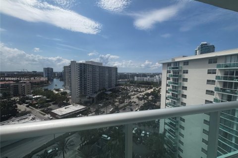 Copropriété à louer à Hollywood, Floride: 2 chambres, 109.25 m2 № 1965169 - photo 18